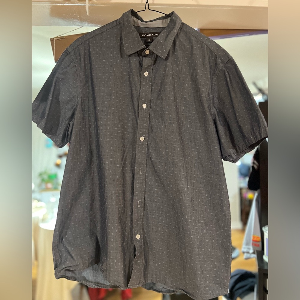 Michael Kors Medium Dark Gray Button Down Short Sleeve Shirt